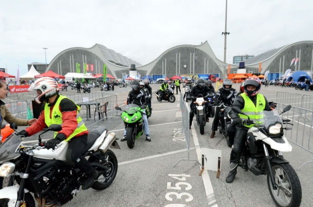 In der Boxengasse der Viva la Mopped-Roadshow werden Bikerträume wahr: 130 Motorrad- und Rollermodel In der Boxengasse der Viva la Mopped-Roadshow werden Bikerträume wahr: 130 Motorrad- und Rollermodel