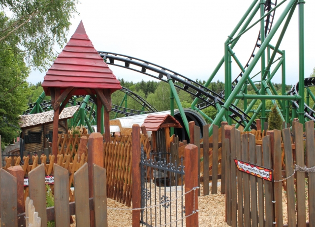 Der Freischütz und seine Welt mit Labyrinth, Jägerhütte und Schießstand Der Freischütz und seine Welt mit Labyrinth, Jägerhütte und Schießstand