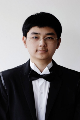 Bo Pang freut sich mit denüber 60 anderen Meisterschülern aus aller Welt auf eine tolle Cello-Festiv Bo Pang freut sich mit denüber 60 anderen Meisterschülern aus aller Welt auf eine tolle Cello-Festiv