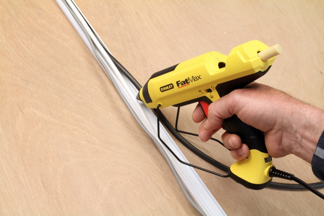 Die neue Heißklebepistole FatMax (FMHT6-70418) in Profiqualität von Stanley klebt dank wählbarer Tem Die neue Heißklebepistole FatMax (FMHT6-70418) in Profiqualität von Stanley klebt dank wählbarer Tem
