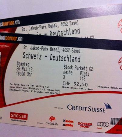 bailaho sponsorte kostenlose Tickets zum Spiel an Werbkunden und verteilte Fan-Artikel vor dem Stadi