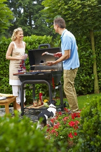 Grillsoßen: Echte Profis setzen Grillsoßen schon vorab als Marinade ein. Grillsoßen: Echte Profis setzen Grillsoßen schon vorab als Marinade ein.