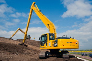 Komatsu 27-Tonnen-Longreach-Bagger PC 240 aus dem HKL MIETPARK bei der Rekultivierung der Magdeburge