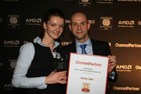 Grit Hanke und Christoph Hallbauer vom Systemhaus Saxocom nahmen den begehrten Reseller-Award entgeg Grit Hanke und Christoph Hallbauer vom Systemhaus Saxocom nahmen den begehrten Reseller-Award entgeg