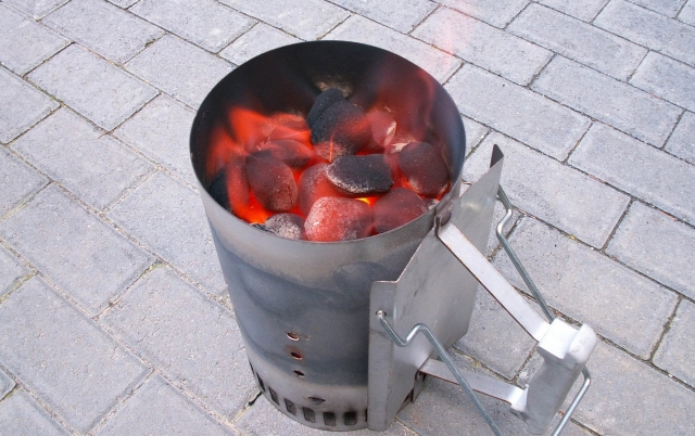 Verblüffend einfache Technik nutzt den Kamineffekt? Grillbriketts glühen?zügig? und gleichmäßig durc Verblüffend einfache Technik nutzt den Kamineffekt? Grillbriketts glühen?zügig? und gleichmäßig durc