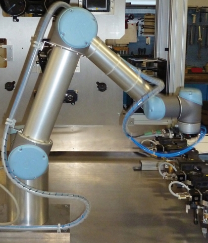 Roboterbasiertes Testautomatisierungssystem MESSINA RS im Einsatz Roboterbasiertes Testautomatisierungssystem MESSINA RS im Einsatz