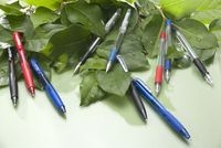 Umweltschutz im Büro: Mit Schreibgeräten aus Recyclingmaterial ließen sich Tausende Tonnen Kunststof Umweltschutz im Büro: Mit Schreibgeräten aus Recyclingmaterial ließen sich Tausende Tonnen Kunststof