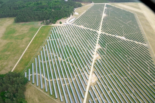 Der Solar Park von Emmvee: 11,4 MWp aus der Luft (Foto: Frank Hilgenfeld)
