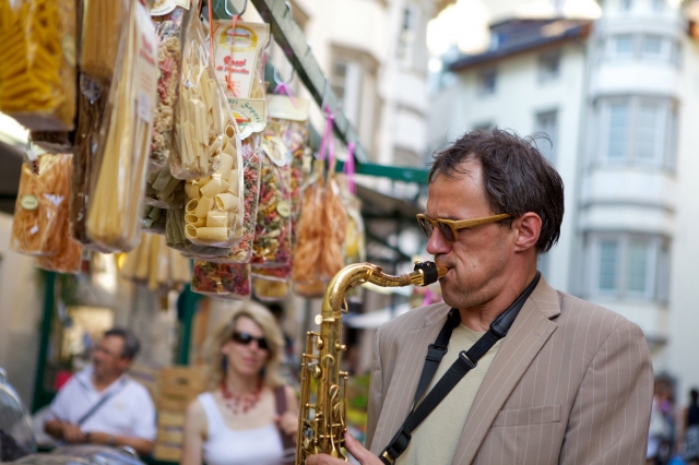 Das Festival holt sowohl junge Musikstudenten aus der Region als auch weltweit bekannte Jazzkünstler Das Festival holt sowohl junge Musikstudenten aus der Region als auch weltweit bekannte Jazzkünstler