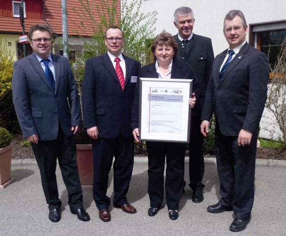 Übergabe des Zertifikats?Technisches Sicherheitsmanagement? an Tyczka Totalgaz GmbH; v. l. n. r. Nor Übergabe des Zertifikats?Technisches Sicherheitsmanagement? an Tyczka Totalgaz GmbH; v. l. n. r. Nor