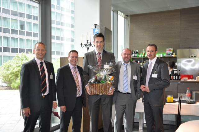 Personen auf dem Bild von Links: Hans-Ulrich Blumenthal (SAP), Markus Rohrbach (Geschäftsführer roco Personen auf dem Bild von Links: Hans-Ulrich Blumenthal (SAP), Markus Rohrbach (Geschäftsführer roco