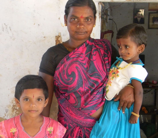 Rhadas Töchter dürfen leben, weil sie in einem Dorf (in Indien) leben, in dem die Andheri-Hilfe sich