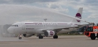 Wassertaufe der WOW FORCE ONE am Flughafen Stuttgart Wassertaufe der WOW FORCE ONE am Flughafen Stuttgart