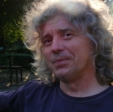 Peter Gentsch, Musikverleger, Sänger, Gitarrist, mischt den Deutschrock auf. Peter Gentsch, Musikverleger, Sänger, Gitarrist, mischt den Deutschrock auf.