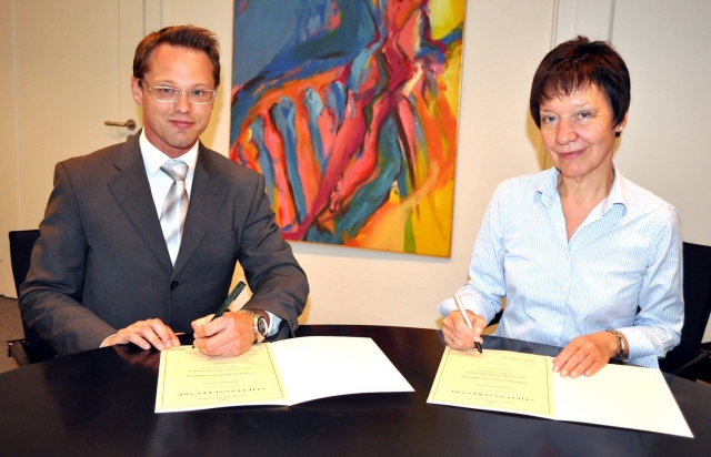 Marco Barenkamp (LMIS AG) und Martina Blasberg-Kuhnke - Deutschland Stipendium Marco Barenkamp (LMIS AG) und Martina Blasberg-Kuhnke - Deutschland Stipendium