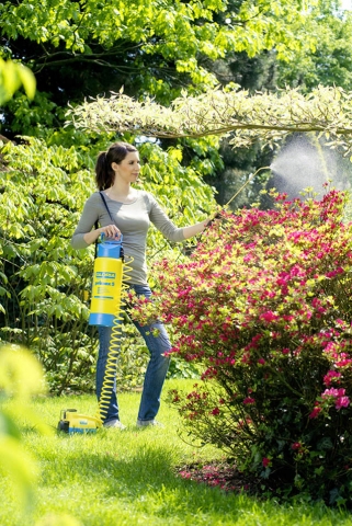 Kompakt, aber trotzdem eine große Hilfe in Haus und Garten: der 230-Volt-Kompressor?Hobby EK 135? vo