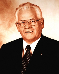 Prof. h.c. Manfred Maus, OBI-Gründer und Franchise-Pionier Prof. h.c. Manfred Maus, OBI-Gründer und Franchise-Pionier