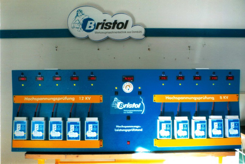 Zusammen mit einem Elektroniklabor hat Bristol eine Prüfanlage entwickelt, mit der eine bis zu 24-st Zusammen mit einem Elektroniklabor hat Bristol eine Prüfanlage entwickelt, mit der eine bis zu 24-st