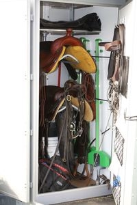 Neu auf www.mit-Pferden-reisen.de: Rubrik für Western-Pferdeanhänger mit großer Sattelkkammer Neu auf www.mit-Pferden-reisen.de: Rubrik für Western-Pferdeanhänger mit großer Sattelkkammer
