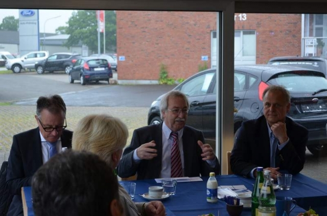 Wirtschaft und Politik im Gespräch: MdB Dr. Rolf Koschorrek, MIT-Kreisvorsitzender Hans-Peter Küchen
