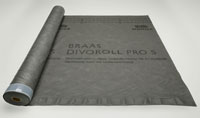 Die hochdiffusionsoffene Unterdeckbahn Braas Divoroll Pro S ist jetzt mit integriertem Klebestreifen