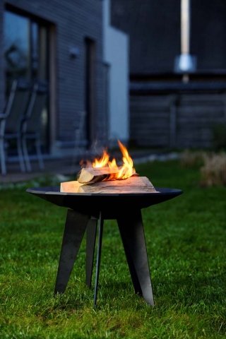 Hochwertiges Design-Objekt sorgt für facettenreiches Flammenspiel und spendet angenehme Wärme Hochwertiges Design-Objekt sorgt für facettenreiches Flammenspiel und spendet angenehme Wärme