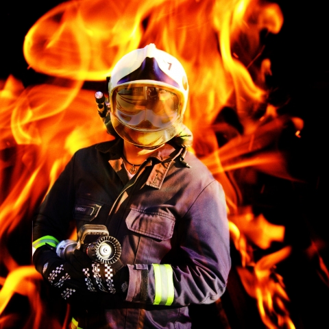 Sparen im Marketing? Kein Mensch käme auf den Gedanken, die Feuerwehr zum Wassersparen aufzufordern, Sparen im Marketing? Kein Mensch käme auf den Gedanken, die Feuerwehr zum Wassersparen aufzufordern,