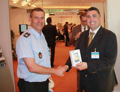 Gewinnübergabe auf der AFCEA Gewinnübergabe auf der AFCEA