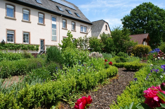 Kräutergarten für eine regionale Frischeküche im Landidyll Hotel Kolstermühle in Münchweiler a.d. Al Kräutergarten für eine regionale Frischeküche im Landidyll Hotel Kolstermühle in Münchweiler a.d. Al