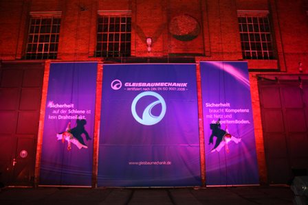 Jubiläumsfeier realisiert. Die GD:group setzt Unternehmen mit Vertical Ballett Tänzerinnen in Szene