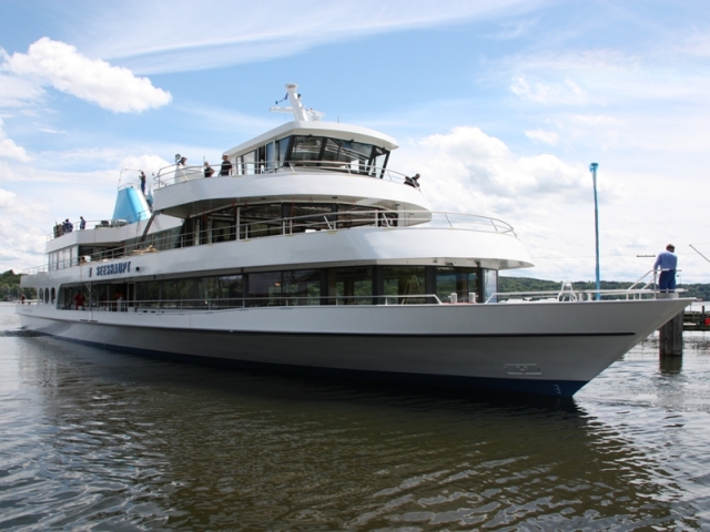 Noch nicht fertig, aber schon im Wasser: Die MS Seeshaupt. Noch nicht fertig, aber schon im Wasser: Die MS Seeshaupt.