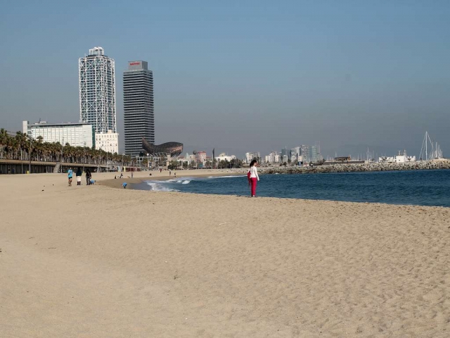 Die Aussicht auf Barcelona vom Strand
