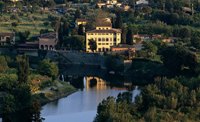 Villa La Massa: Das Luxushotel liegt direkt an einer Flussschleife des Arno Villa La Massa: Das Luxushotel liegt direkt an einer Flussschleife des Arno