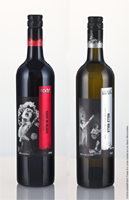 AC/DC Back in Black Shiraz und AC/DC Hells Bells Sauvignon Blanc: Diese beiden Weine der Kultband ro AC/DC Back in Black Shiraz und AC/DC Hells Bells Sauvignon Blanc: Diese beiden Weine der Kultband ro