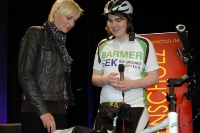 Die Olympiasiegerin Heike Drechsler gab Tipps für die Tour „Niko bewegt sich“. Foto: Anja Michaeli Die Olympiasiegerin Heike Drechsler gab Tipps für die Tour „Niko bewegt sich“. Foto: Anja Michaeli