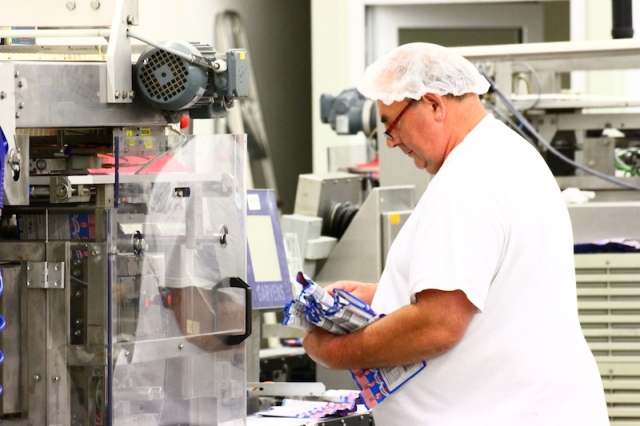 In Tschechien verpackt Noerpel die Halbfabrikate von Ospelt mithilfe seiner neuen Maschinen und unte In Tschechien verpackt Noerpel die Halbfabrikate von Ospelt mithilfe seiner neuen Maschinen und unte