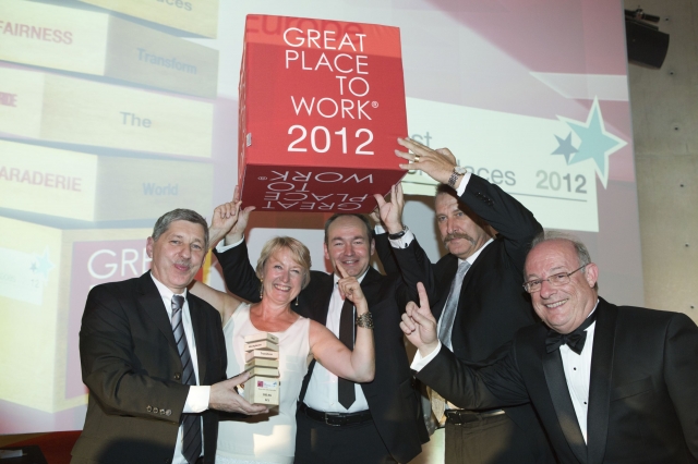 Das Management-Team der DIS AG freut sich gemeinsam mit Jose Tolovi, Jr.,Chairman of the Board Great