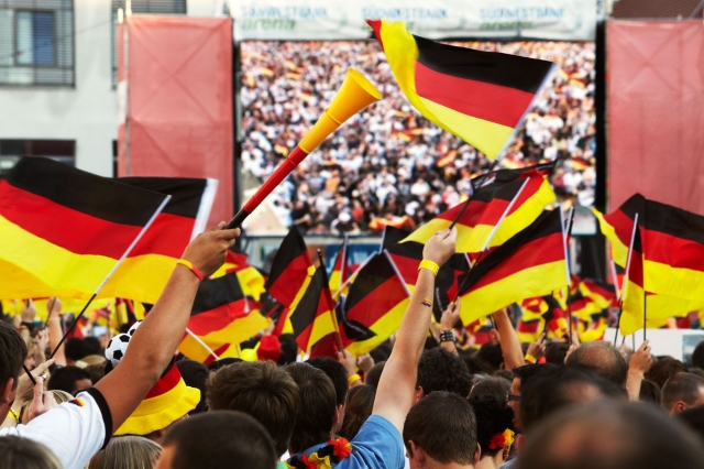 Tor! Gol! Mål! Für alle, die bei der K.-o.-Runde der Fußball-EM in mehreren EM-Sprachen jubeln möcht Tor! Gol! Mål! Für alle, die bei der K.-o.-Runde der Fußball-EM in mehreren EM-Sprachen jubeln möcht