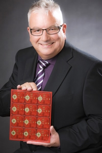Peter Basista praesentiert Leiterplatten-Testprodukt nach Modernisierungsprojekt Peter Basista praesentiert Leiterplatten-Testprodukt nach Modernisierungsprojekt