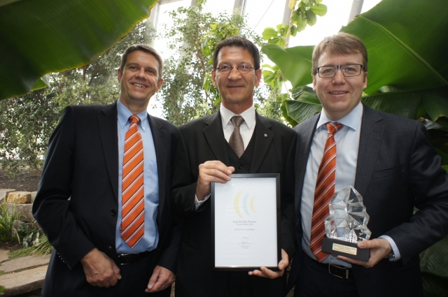 Ralf Kalker (l.), Verkaufsdirektor bei Konftel für Mitteleuropa, und Clarence Jacobson (r.), Vice Pr Ralf Kalker (l.), Verkaufsdirektor bei Konftel für Mitteleuropa, und Clarence Jacobson (r.), Vice Pr