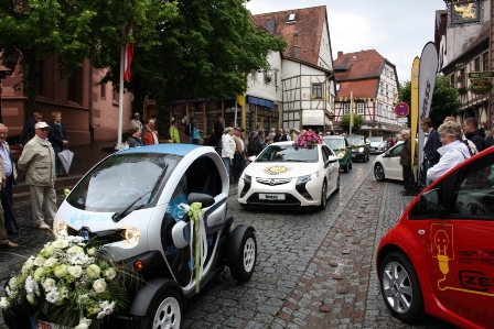 Elektrischer Blumenkorso durch die Michelstädter Innenstadt