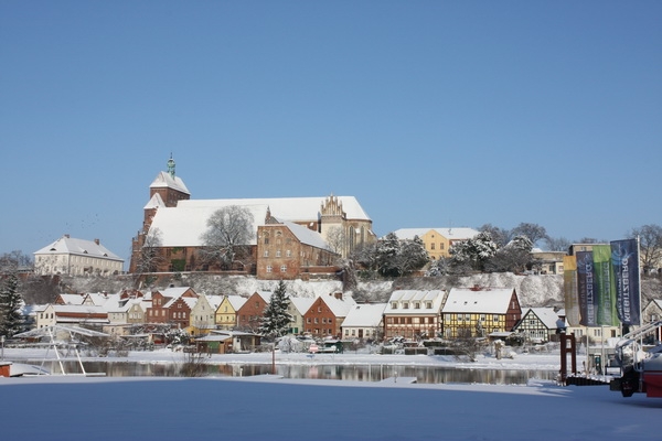 Winterimpressionenen: Der Dom in Havelberg - Blick von der Kiebitzberg® Schiffswerft Winterimpressionenen: Der Dom in Havelberg - Blick von der Kiebitzberg® Schiffswerft