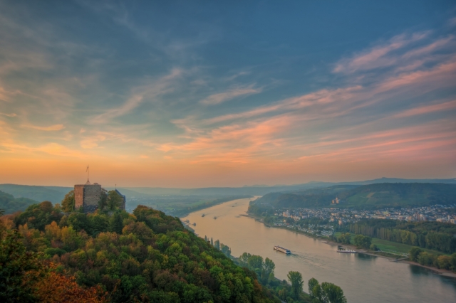 Burg Rheineck bei Bad Breisig im milden Abendlicht. Foto: Andreas Pacek/ideemedia Burg Rheineck bei Bad Breisig im milden Abendlicht. Foto: Andreas Pacek/ideemedia