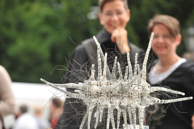 Keramikmarkt Oldenburg 2010 - Ein Werk der Preisträgerin Ursula Commandeur. Keramikmarkt Oldenburg 2010 - Ein Werk der Preisträgerin Ursula Commandeur.