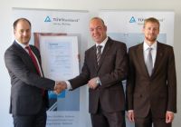 ISO-Zertifikatsübergabe durch TÜV Rheinland an Stefan von Lieven (CEO, artegic AG)