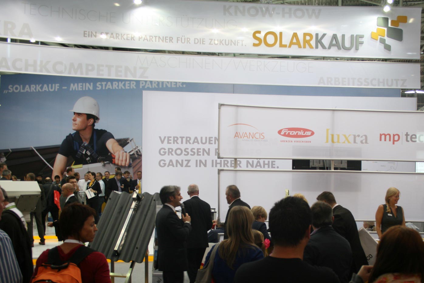 SOLARKAUF auf Intersolar 2012: größerer Stand, mehr Besucher, technische Innovationen. SOLARKAUF auf Intersolar 2012: größerer Stand, mehr Besucher, technische Innovationen.