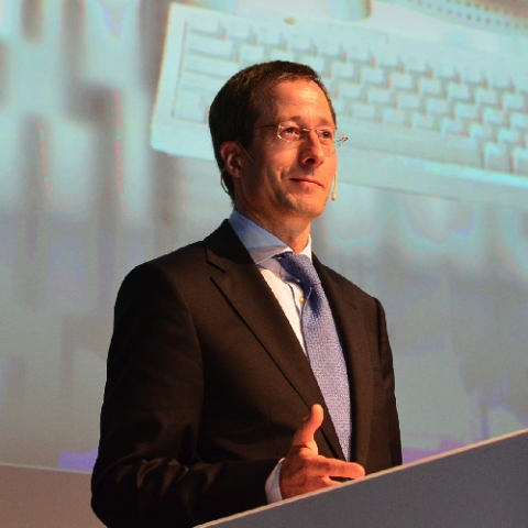 Audis Finanz- und Organisationsvorstand Axel Strotbek sprach die Keynote auf dem automotiveDAY 2012