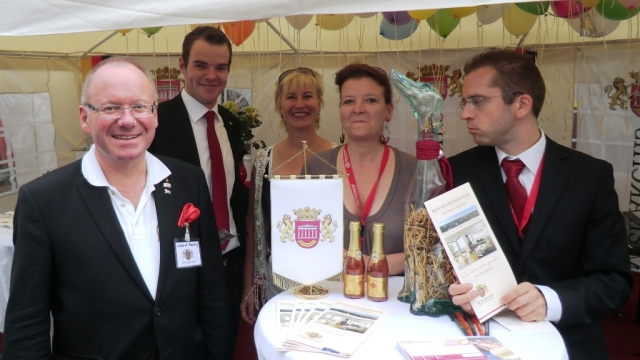 Von links: Das MONARCHIS-Team mit Herr Gerhard Markof, Herr Sebastian Münch, Frau Sonja Schneider, F Von links: Das MONARCHIS-Team mit Herr Gerhard Markof, Herr Sebastian Münch, Frau Sonja Schneider, F