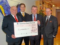 Offizielle Scheckübergabe, Foto: GHK-Gruppe Offizielle Scheckübergabe, Foto: GHK-Gruppe