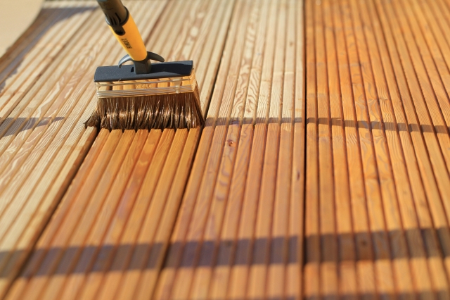 Die schnell trocknenden Bondex Express Holz-Öle machen den Terrassenboden im Nu winterfest. Die schnell trocknenden Bondex Express Holz-Öle machen den Terrassenboden im Nu winterfest.